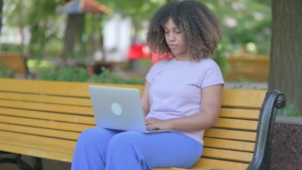 Young African Woman Smiling Camera While Working Laptop Outdoor — Stock Video