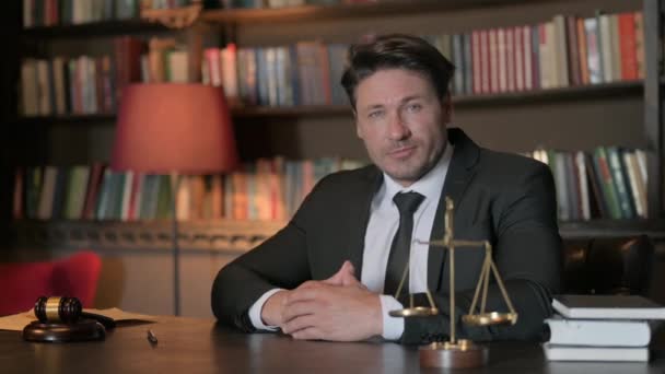 Muž Právník Pozvat Nové Lidi Kanceláři — Stock video