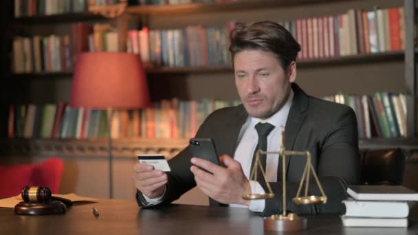 Çevrimiçi Ödeme Hatası Ofiste Erkek Avukatı Üzdü — Stok video