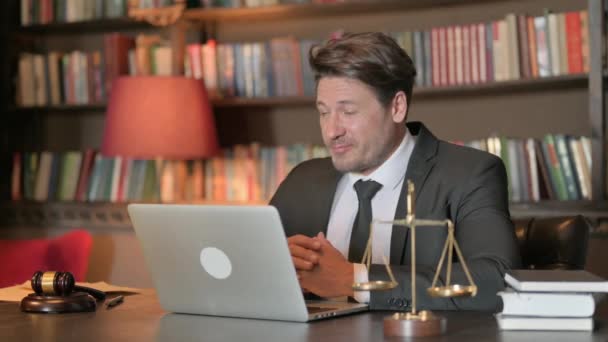 Online Video Chat Από Άντρας Δικηγόρος Στο Laptop — Αρχείο Βίντεο
