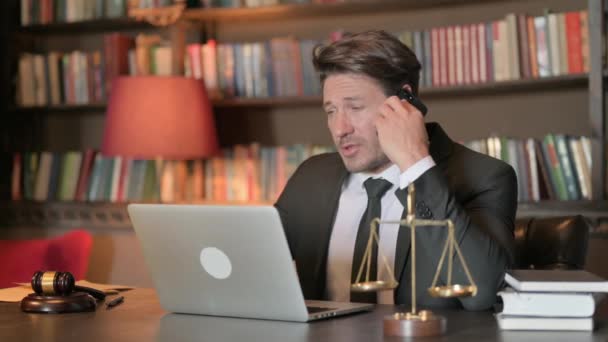 Mužský Právník Mluví Telefonu Klientem Práci — Stock video