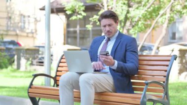 Çevrimiçi Bankacılık Sorunlarından Ortaçağ İşadamı Üzgündü