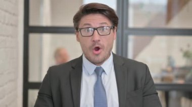 Başarısızlığa Tepki Veren İş kadınının Portresi