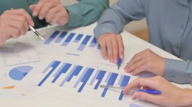 Ofiste Evrak İşleri Yapan İnsanların Üst Görünümü