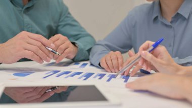 Ofiste Evrak İşleri Yapan İnsanların Kapanışı