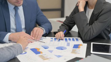 İş Raporları Üzerinde Çalışan Takımın Kapanışı