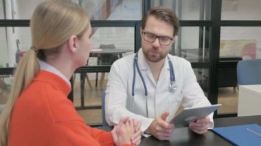 Klinikte Doktorla Kadının Konuşması 'nı kapat.