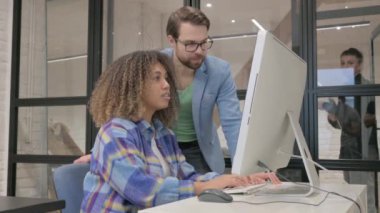 Genç Girişimci İş Başındaki Afrikalı Kadınlara Rehber