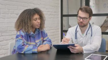 Afrikalı Kadın 'la Alırken Doktor Tedavi Planı