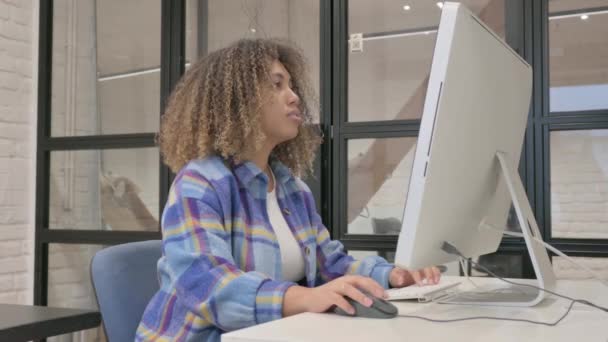African Woman Excited Online Success Desktop — Stock Video