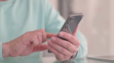 Man Kullanan Telefonu Kapat, Daktilo Et