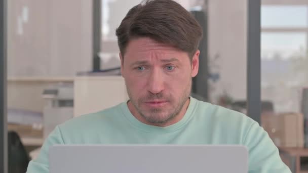 Close Coughing Man Using Laptop — Stock video