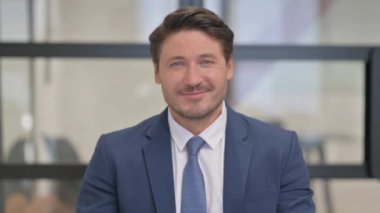 Orta Çağ İşadamı 'nın Takımını Alkışlayan Portresi