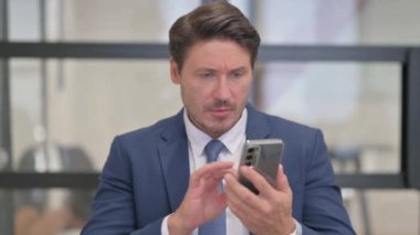 Ortaçağ İşadamı 'nın Portresi Telefondaki Kaybından Şok Oldu