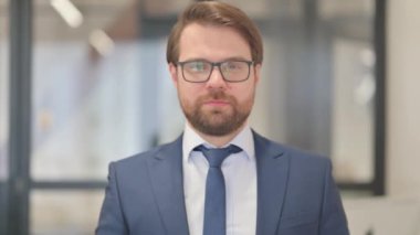 Orta Çağ İşadamı 'nın Baş Aşağı Portresi