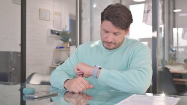 Yaratıcı Adam Bilek İzleme Saati