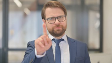 Gergin Orta Çağ İşadamı 'nın İnkâr Eden Portresi