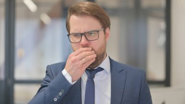 Öksüren Orta Çağ İşadamı Portresi