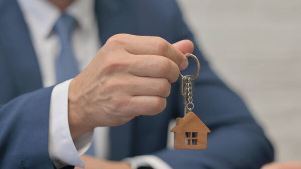 Закрытие агентства недвижимости, дающего жилье Кису