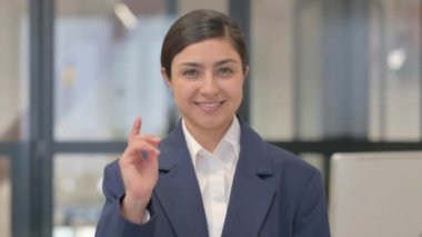 Hintli İş Kadını 'nın Davetkar Hareketi, Portre