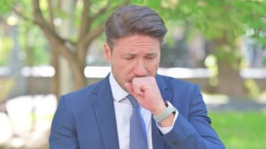 Hasta Orta Çağ İşadamı Öksürüğünün Açık Hava Portresi