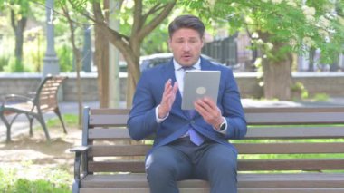 Tablet 'te Çevrimiçi Kayıp Orta Çağ İşadamı ÜzgünName