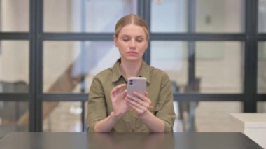 Yetişkin Kadın Ofiste Kaybından Şok Oldu