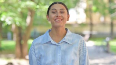 Çevrimiçi Video Konuşması Yapan Karışık Irk Kadını Web kamerası Görünümü