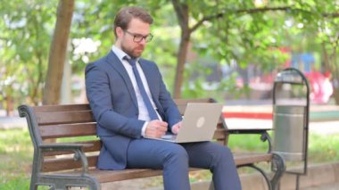 Sakal İşadamı Laptop 'ta Kaybından Şok Oldu