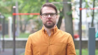 Korkmuş ve Endişeli Genç Adamın Portresi