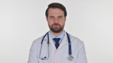 Doktorun Yardım İçin İnsanları Davet Ettiği Portre, Beni Beyaz Arkaplanda Ara