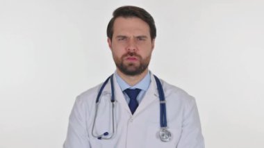 Beyaz Arkaplanda Başparmakları Olmayan Doktor Portresi