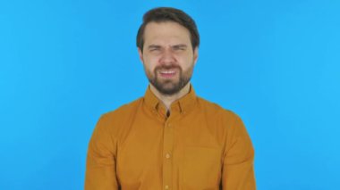 Mavi Arkaplanda Migreni Olan Adam, Portre