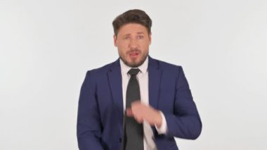 Beyaz Arkaplanda Öksüren İşadamı Portresi