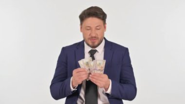 Beyaz Arkaplanda Para Sayan İşadamı Portresi