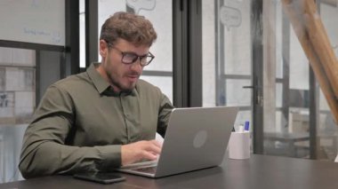 Laptop 'ta Kayıp Orta Çağ Adamı
