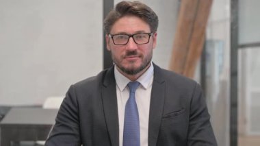 Orta Çağ İşadamı 'nın Başparmakları Kalkık Portresi