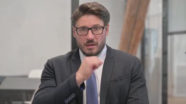 Öksüren Orta Çağ İşadamı Portresi