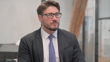 İş adamının portresi Bekleme ve İzleme Saati