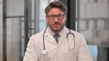 Orta Çağ Doktorunun Video Sohbeti