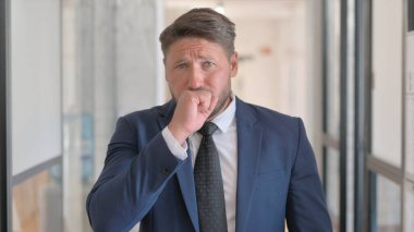 Öksüren Orta Çağ İşadamı 'nın Portresi Kendini Kötü Hissediyor