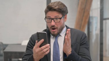 Çevrimiçi Kayıp Orta Çağ İşadamının Portresi Şok Oldu