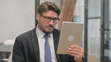 Tabletteki Ticari Kayıplara Küfreden Orta Çağ İşadamının Portresi