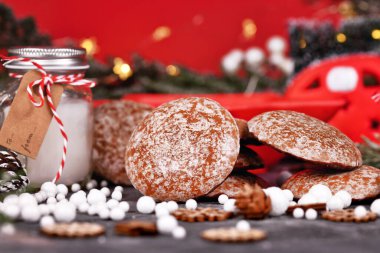 Geleneksel Alman yuvarlak zencefilli Noel kurabiyesi 'Lebkuchen-