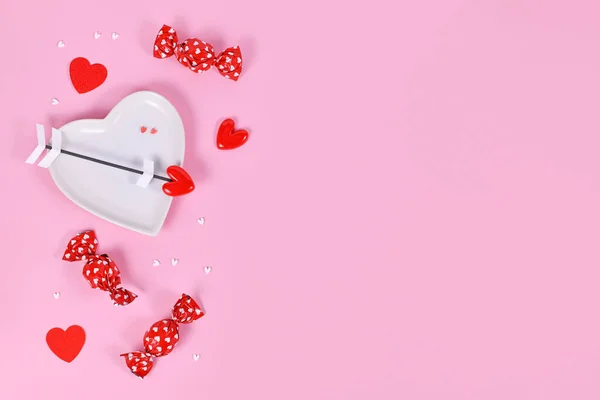 Doce Bonito Dia Dos Namorados Placa Forma Coração Setas Amor — Fotografia de Stock