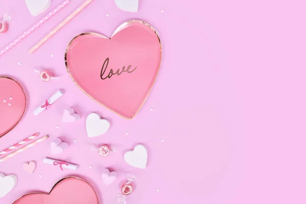 Pastel Colored Valentine Day Flat Lay Heart Shaped Plates Heart — Fotografia de Stock