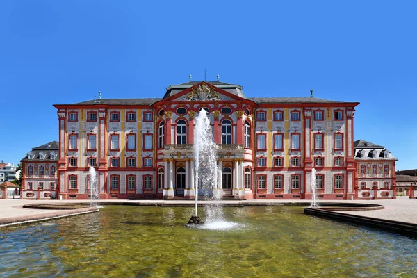 Bruchsal Almanya Ağustos 2023 Güneşli Bir Günde Fıskiyeli Bruchsal Sarayı — Stok fotoğraf
