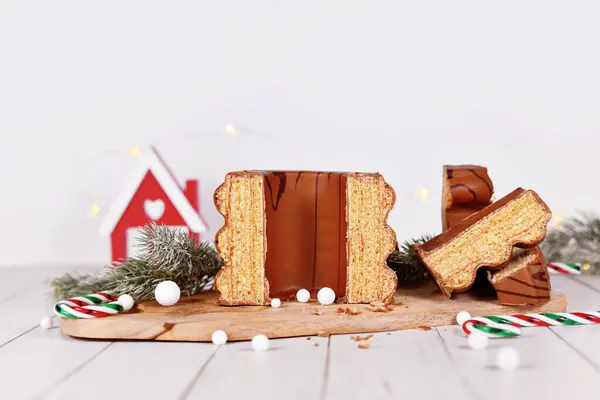 Открытый Торт Названием Baumkuchen Немецкий Слоистый Торт Застекленный Шоколадом Окружении — стоковое фото