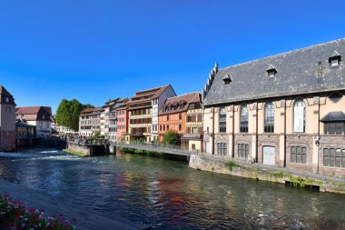 Strasbourg, Fransa - Eylül 2023: Eski tarihi Petite France çeyreğinde 'III Nehri'