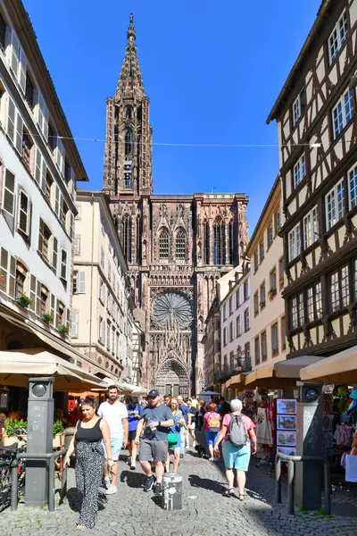 Estrasburgo França Setembro 2023 Rua Com Turistas Frente Famosa Catedral — Fotografia de Stock